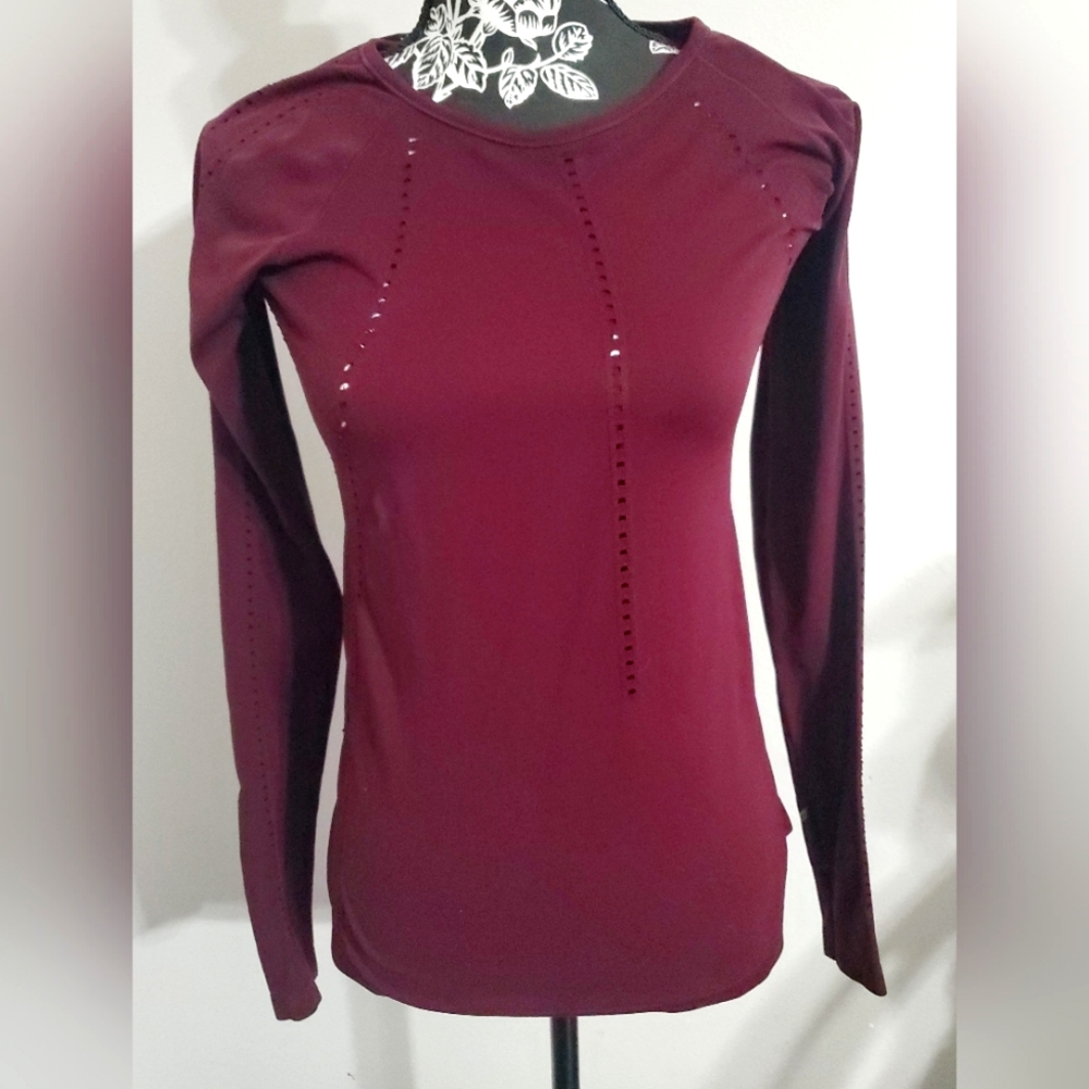 #63 Athleta fitted workout top